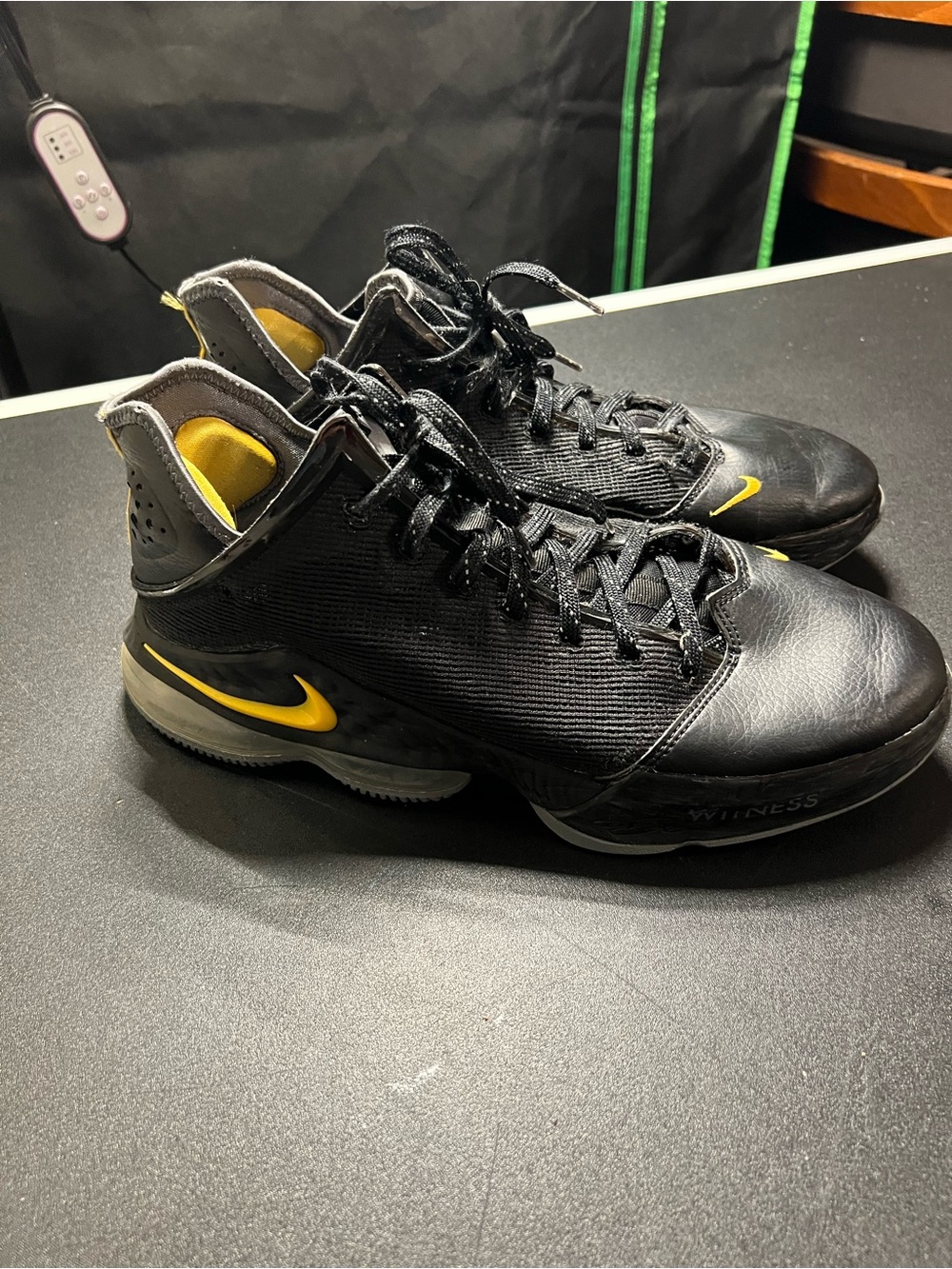Nike LeBron Men’s Black & Yellow Basketball Shoes size 12